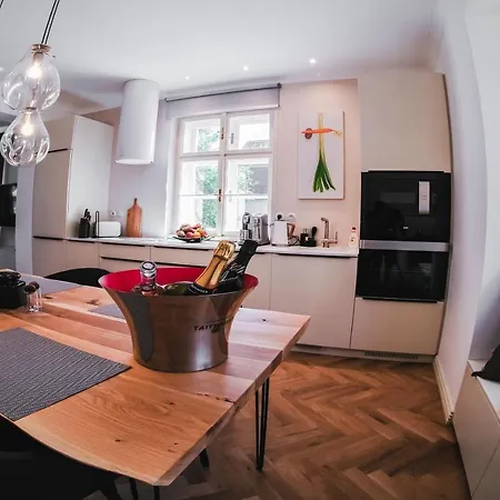 Prazska Lejlighedshotel 4*